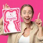 affiche girl power, illustration féministe, déco chambre fille ado, cadeau empowerment, création française colorée, affiche pop art rose, illustration sororité.