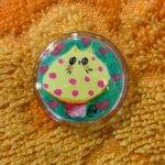 Mini badge Chatpignon chat champignon fluo illustration