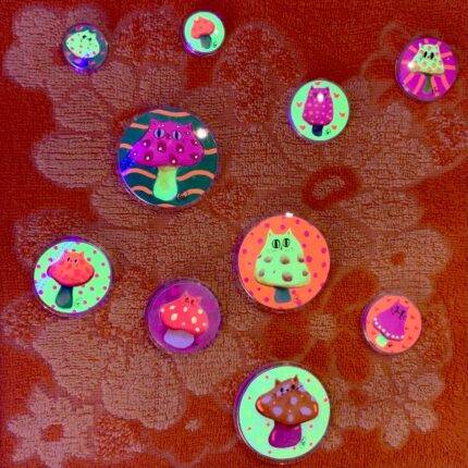Mini badge Chatpignon chat champignon fluo illustration